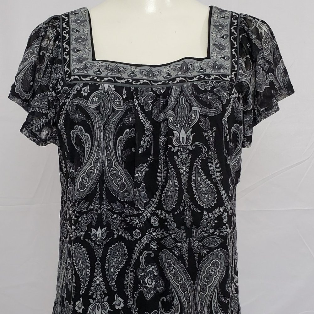 Apt 9 Top size Large Black Paisley Short Sleeve